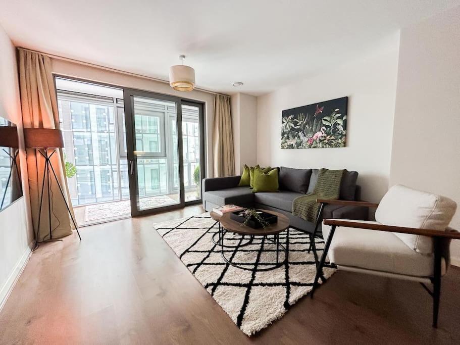 Stylish Urban Sanctuary With Parking Apartment London Exterior photo