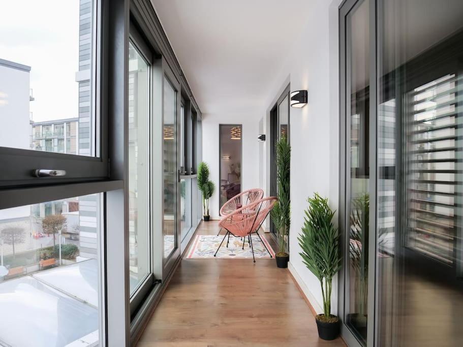 Stylish Urban Sanctuary With Parking Apartment London Exterior photo