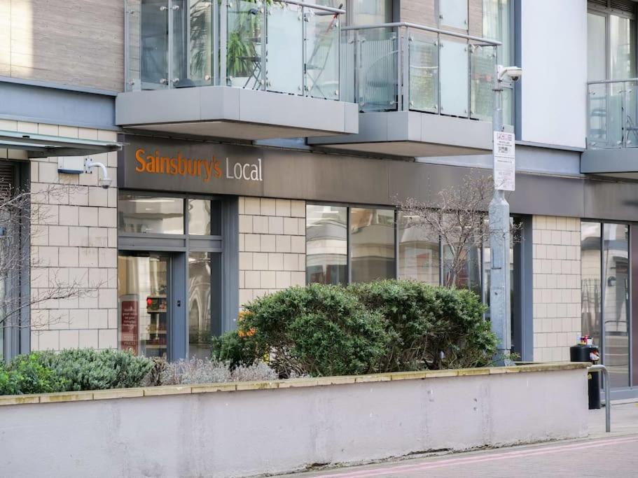 Stylish Urban Sanctuary With Parking Apartment London Exterior photo