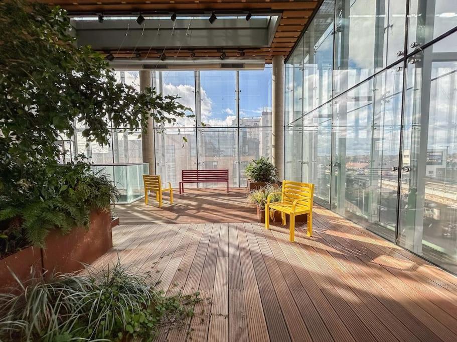 Stylish Urban Sanctuary With Parking Apartment London Exterior photo