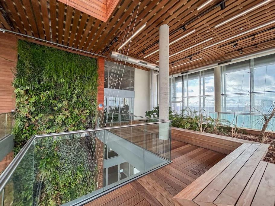 Stylish Urban Sanctuary With Parking Apartment London Exterior photo